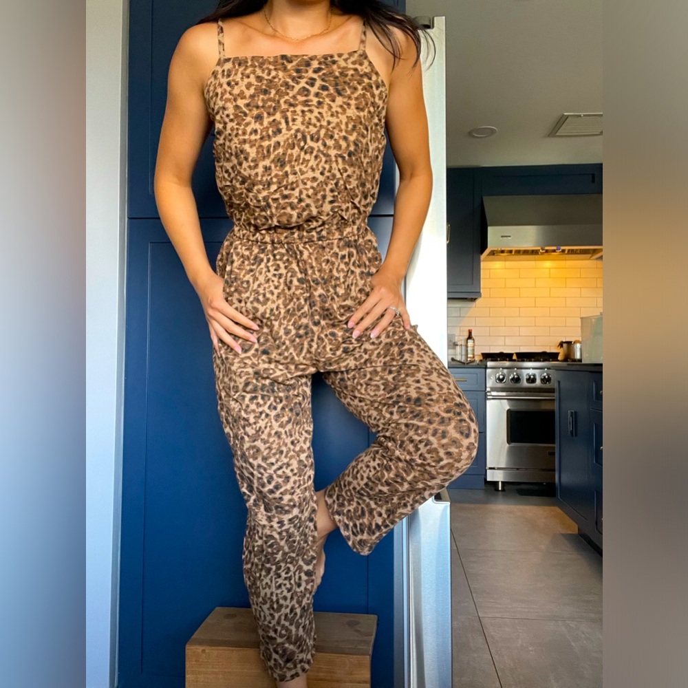 Old Navy Leopard Print Cotton Jumpsuit, Cinched Waist and Adjustable Straps Sz S